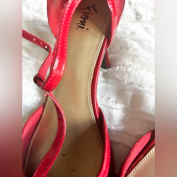 FIONI, women’s red heels, short stielleto, middle strap, good condition - Picture 2 of 5